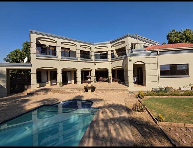 4 BEDROOM HOUSE FOR SALE IN VAN RIEBEECK PARK